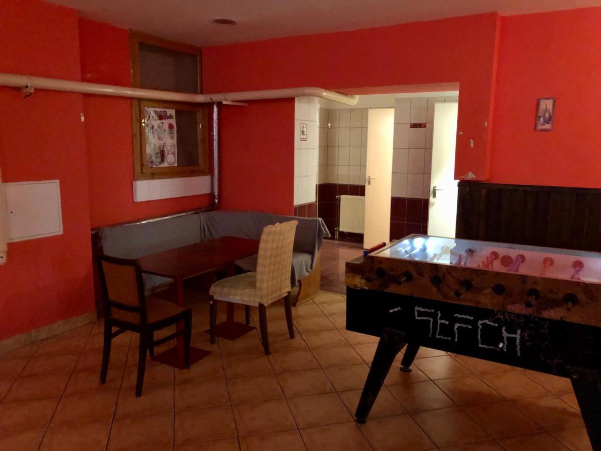 Whole Basement Former Pub3 For Bachelor / Bachelorette Party Budapest Exterior foto
