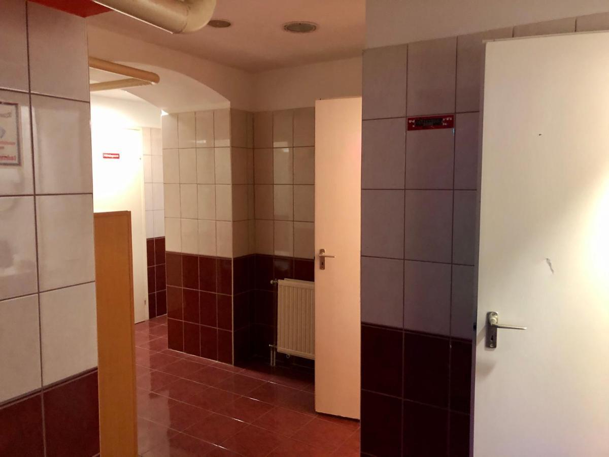 Whole Basement Former Pub3 For Bachelor / Bachelorette Party Budapest Exterior foto